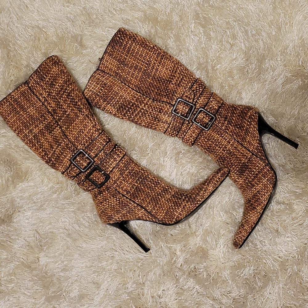 Ladies boots, by Kiki
